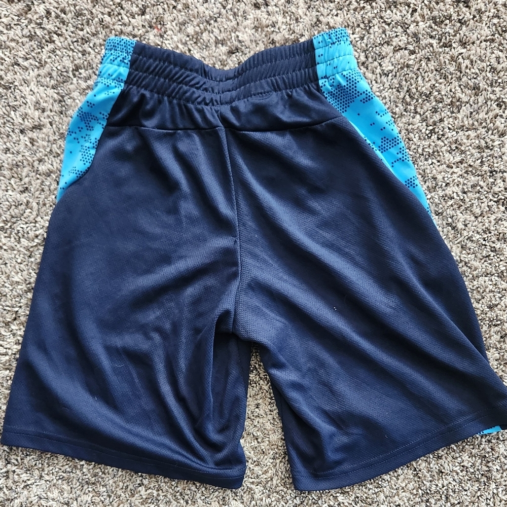 Shorts - Picture 2 of 3